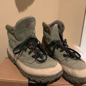 NIKE hiking boots women’s size 10